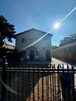 8634 Menlo Ave in Los Angeles, CA - Building Photo