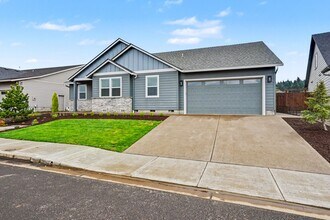 5252 Ava St in Turner, OR - Building Photo - Building Photo