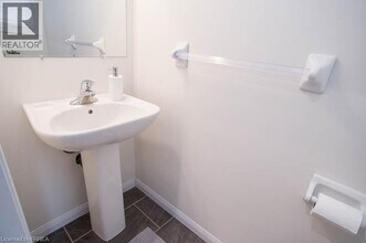 21 Diana Ave in Brantford, ON - Building Photo - Building Photo