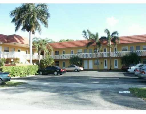 THE DANIA PLACE in Dania, FL - Foto de edificio - Building Photo