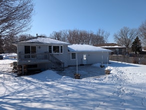 8381 5th St NE in Minneapolis, MN - Foto de edificio - Building Photo