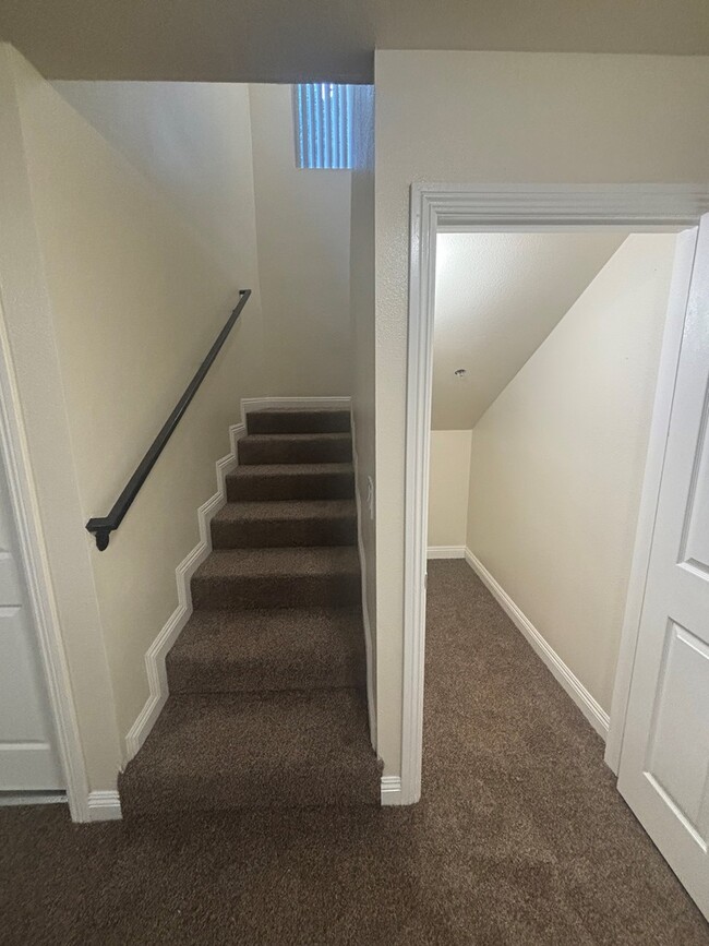 8848 Orchard Ave in Los Angeles, CA - Foto de edificio - Building Photo