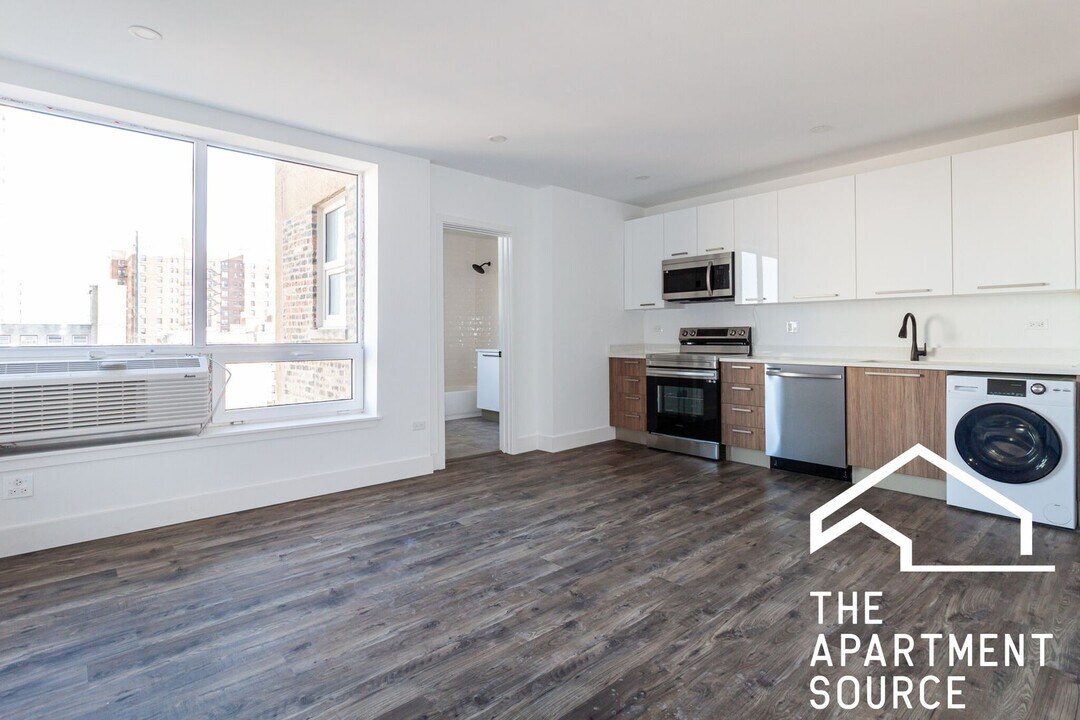 940 W Carmen Ave, Unit 407 in Chicago, IL - Building Photo