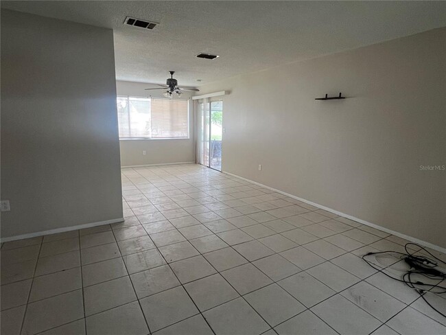 334 Aylesbury Ln NE in Port Charlotte, FL - Building Photo - Building Photo