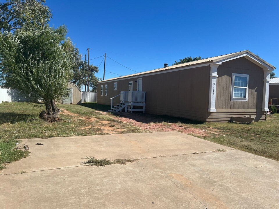 3405 Cesar Chavez Dr in Clovis, NM - Building Photo