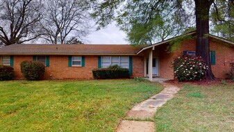 3252 Cheltenham Dr in Montgomery, AL - Building Photo