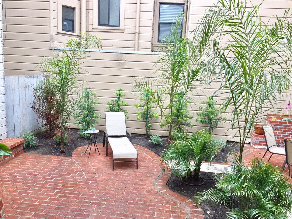 1944 Clement St, Unit Tropical Garden and Patio in San Francisco, CA - Building Photo