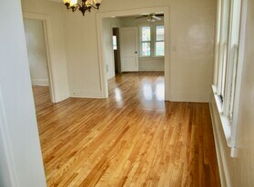 109 Hawthorne Ave, Unit 2d Floor in Utica, NY - Building Photo
