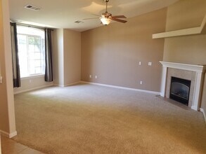 4057 Saffron Way in Redding, CA - Building Photo - Building Photo