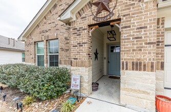 1429 Acorn Wood in Seguin, TX - Foto de edificio - Building Photo