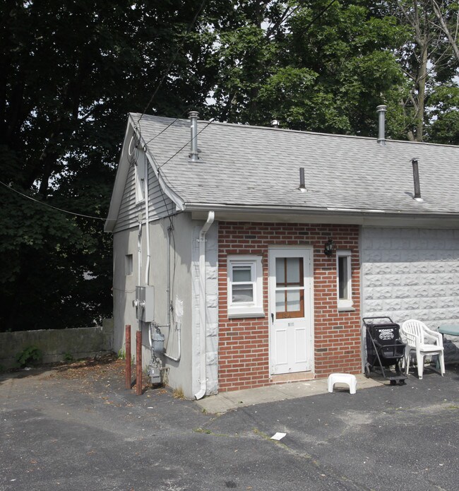 18 Capobianco St in Glen Cove, NY - Building Photo - Building Photo