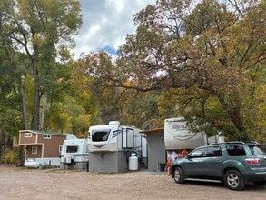 1293 Co Rd 117 in Glenwood Springs, CO - Foto de edificio - Building Photo