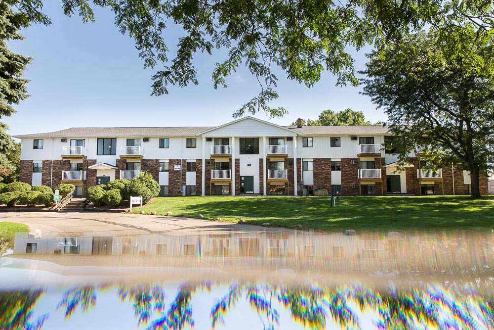 Crossroads Apartments in Wyoming, MI - Building Photo