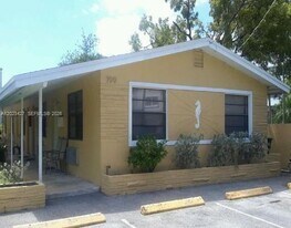 700 NE 1st Ct in Hallandale Beach, FL - Building Photo