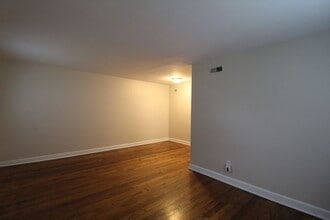 302 E 28th Ave in North Kansas City, MO - Building Photo - Building Photo