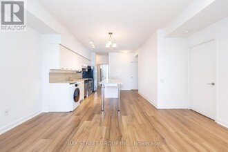 33-2733 Singer Ct in Toronto, ON - Building Photo - Building Photo