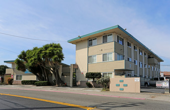 Aztec Apartments in San Pablo, CA - Building Photo - Building Photo