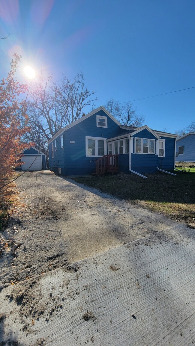 property at 922 6th St