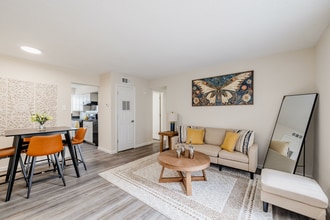 Emberly Apartments in Memphis, TN - Foto de edificio - Building Photo