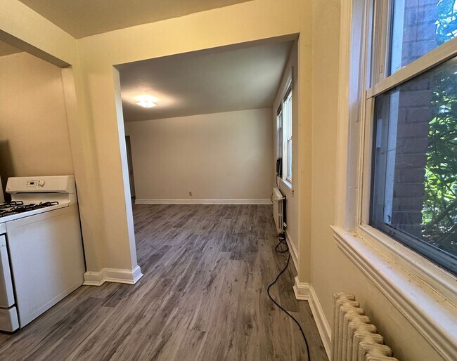 4585 MacArthur Blvd NW in Washington, DC - Building Photo - Building Photo