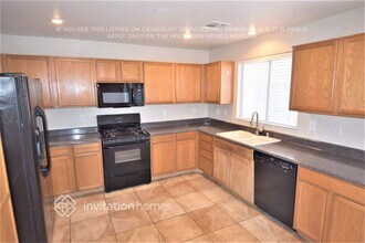 9901 Rose Charmont St in Las Vegas, NV - Foto de edificio - Building Photo