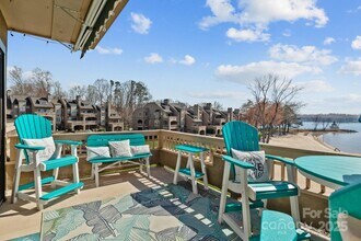 657 Portside Dr in Davidson, NC - Foto de edificio - Building Photo