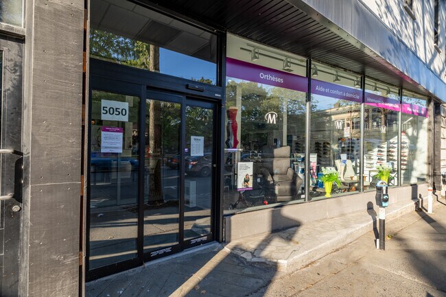 5048-5054 Saint-Laurent in Montréal, QC - Building Photo - Building Photo