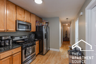 1059 W Fry St, Unit 1 in Chicago, IL - Building Photo - Building Photo