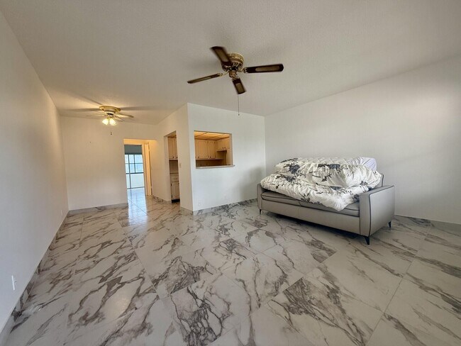 22 Waltham A in West Palm Beach, FL - Building Photo - Building Photo