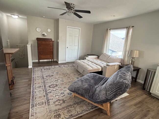 property at 616 S Paris St