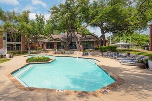 Arboretum Oaks in Austin, TX - Building Photo