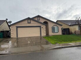 2101 Antley St in Merced, CA - Building Photo