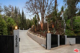 3936 Farley Ct in Los Angeles, CA - Building Photo - Building Photo