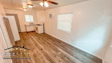 304 Woodrow Ave in Bakersfield, CA - Building Photo - Building Photo