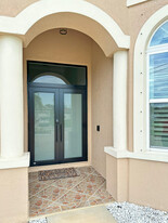 1230 SW Ermine Ave in Port St. Lucie, FL - Foto de edificio - Building Photo