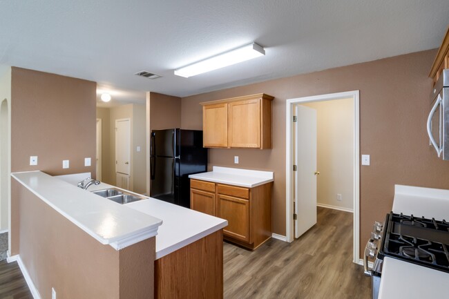 8410 Sea Rim Dr in Converse, TX - Building Photo - Building Photo