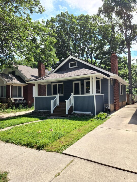 820 Hawthorn Ave in Royal Oak, MI - Building Photo