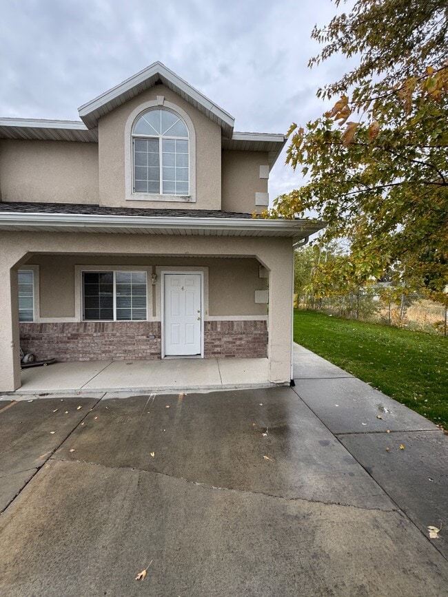 property at 905 W 350 N