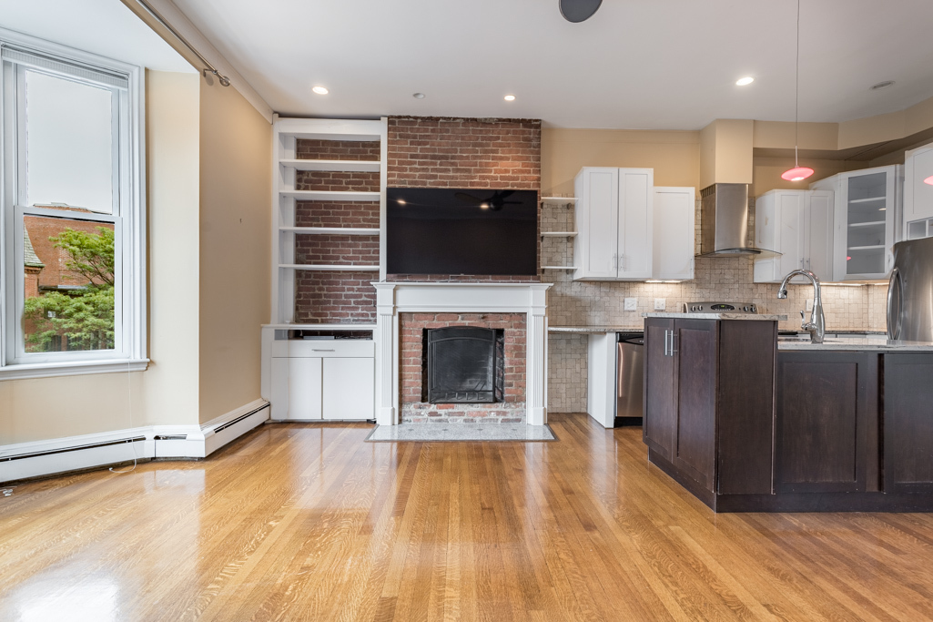 10 Charles St, Unit 3B in Boston, MA - Building Photo