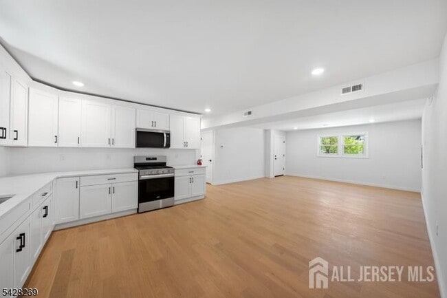 3 Meadow Rd in Edison, NJ - Building Photo - Building Photo
