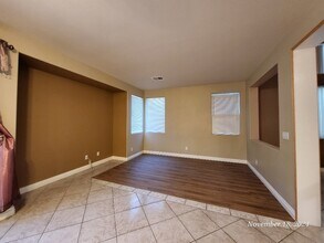 8552 Gold Flash Ave in Las Vegas, NV - Building Photo - Building Photo