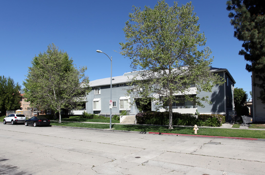 Vassar Tower in Canoga Park, CA - Building Photo