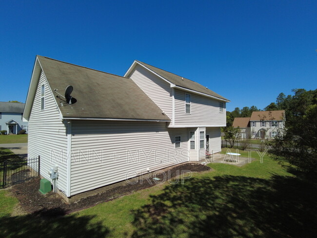 11 Claymore Ct in Broadway, NC - Foto de edificio - Building Photo