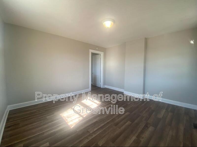 1612 W Blue Ridge Dr in Greenville, SC - Building Photo