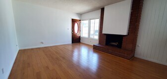 3822 Ocean Dr, Unit 3822 OCEAN DR. MANHATTAN in Manhattan Beach, CA - Building Photo