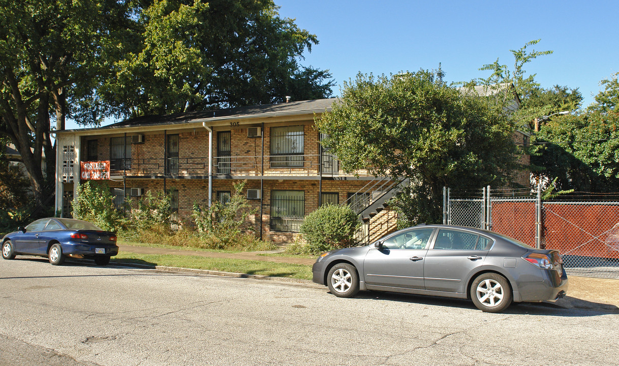 305 Pasadena Pl in Memphis, TN - Building Photo