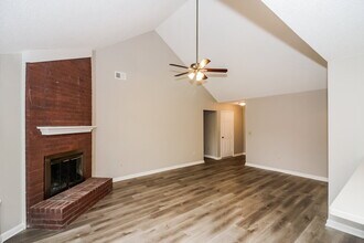 6848 Stevenwoods Ave in Memphis, TN - Foto de edificio - Building Photo