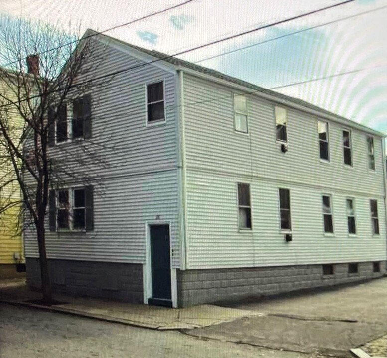 26 Ring St in Providence, RI - Building Photo