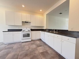 425 Greenwich Cir, Unit 206 in Jupiter, FL - Building Photo