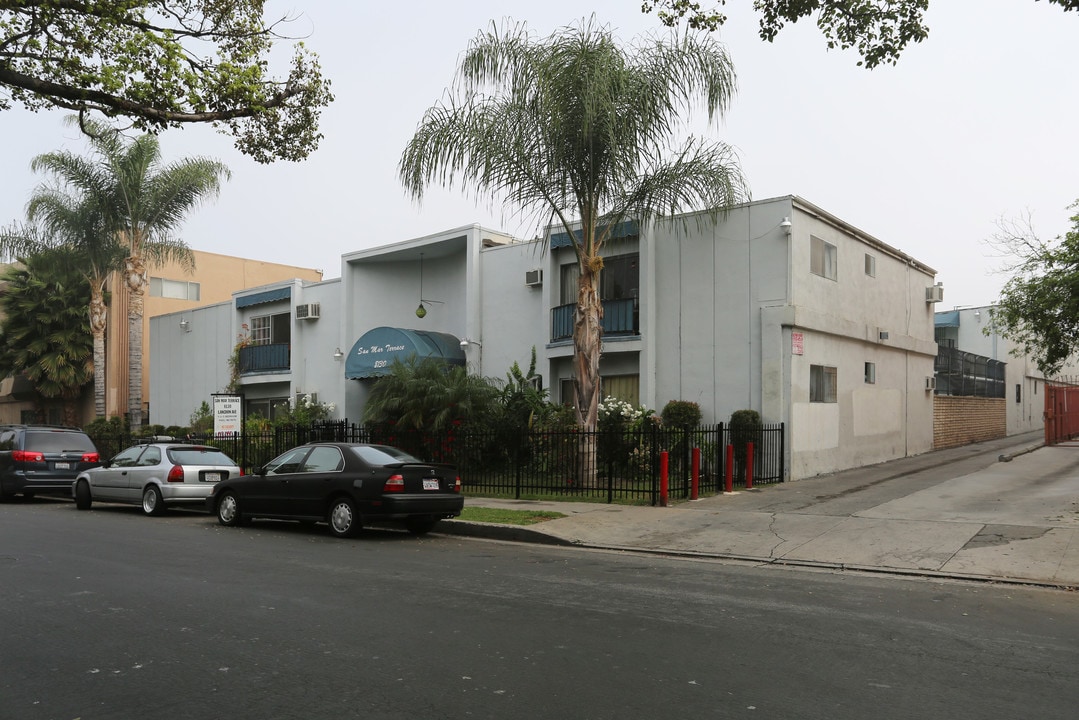 San Mar Terrace in Van Nuys, CA - Building Photo